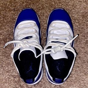 Air Jordan 11 Low Womens Concord